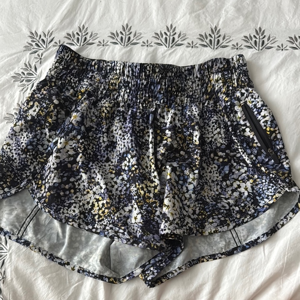 LULULEMON Tracker Short 8 Floral Metropolis Multi Run Gym NWOT